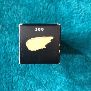 Fenty Beauty Makeup - Long wear foundation Fenty Beauty Makeup - Long wear foundation